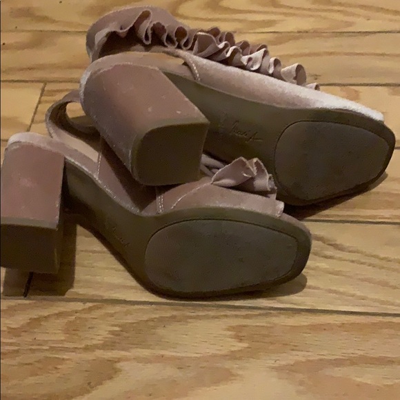 Ruffled heeled booties, pink, women’s size 7 - Picture 6 of 6